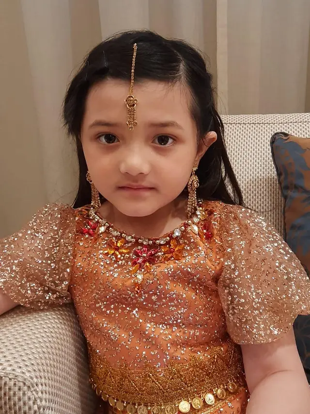 Potret Cantik Queen Arsy di Serangkaian Acara Pernikahan Aurel Atta