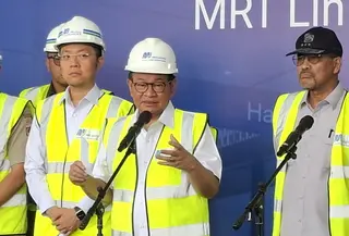 Gubernur DKI Jakarta Pramono Anung saat groundbreaking Entrance Stasiun MRT Harmoni di Komplek Pertokoan Duta Merlin, Jakarta Pusat, Selasa (20/1/2026). (Foto: Liputan6.com/Winda Nelfira).