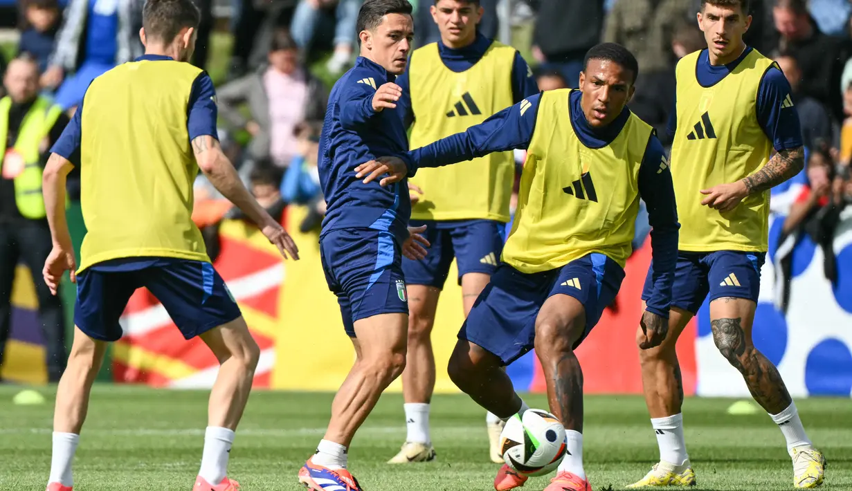 Selain Italia, ada Spanyol, Kroasia, dan Albania yang bakal bersaing di Grup B. (Alberto PIZZOLI / AFP)
