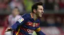 Ekspresi kegembiraan Lionel Messi setelah mencetak gol ke gawang Sporting Gijon dalam lanjutan La Liga di Stadion El Municipal Molinon, Gijon, Kamis (18/2/2/2016) dini hari WIB. (AFP/Miguel Riopa)