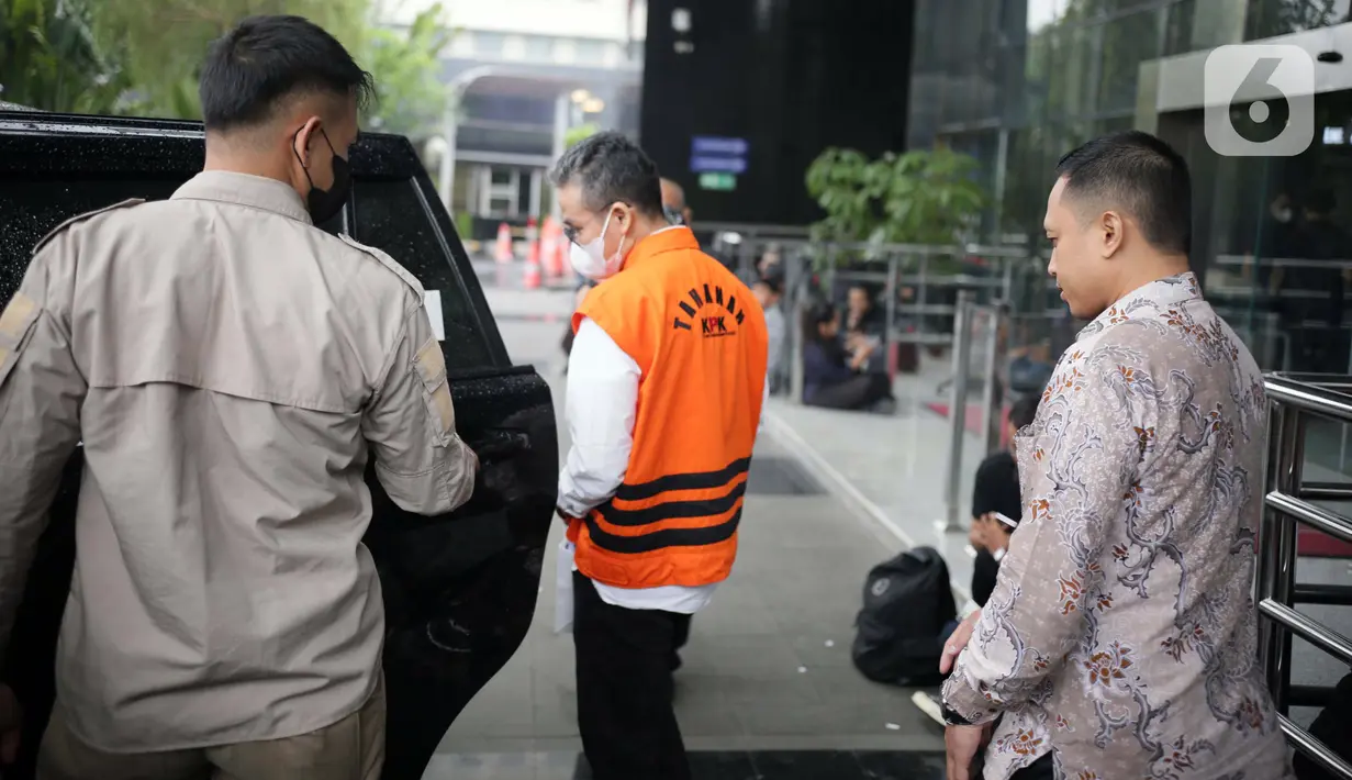 Semua saksi membenarkan bahwa memang di Bangkalan, sudah menjadi tradisi memberikan uang untuk naik jabatan. Istilah tradisi itu sudah menjadi rumor dikalangan pejabat. Meski begitu, tidak satu pun dari mereka tahu uang itu dikemanakan oleh Pak Nono sebagai peminta dan penagih. (Liputan6.com/Faizal Fanani)
