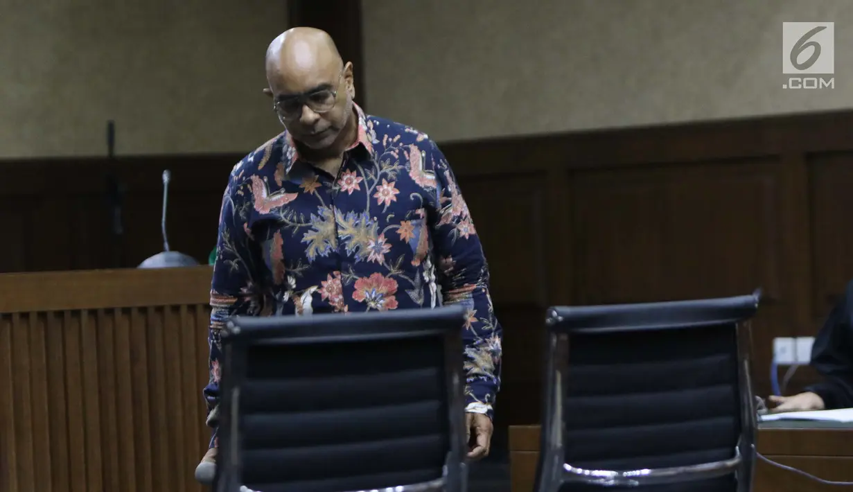 Kurnia Alexander Muskitta usai menjalani sidang pembacaan dakwaan di Pengadilan Tipikor, Jakarta, Rabu (14/8/2019). Kurnia Alexander Muskitta didakwa menjadi perantara suap mantan Direktur Produksi dan Teknologi Krakatau Steel, Wisnu Kuncoro. (Liputan6.com/Helmi Fithriansyah)