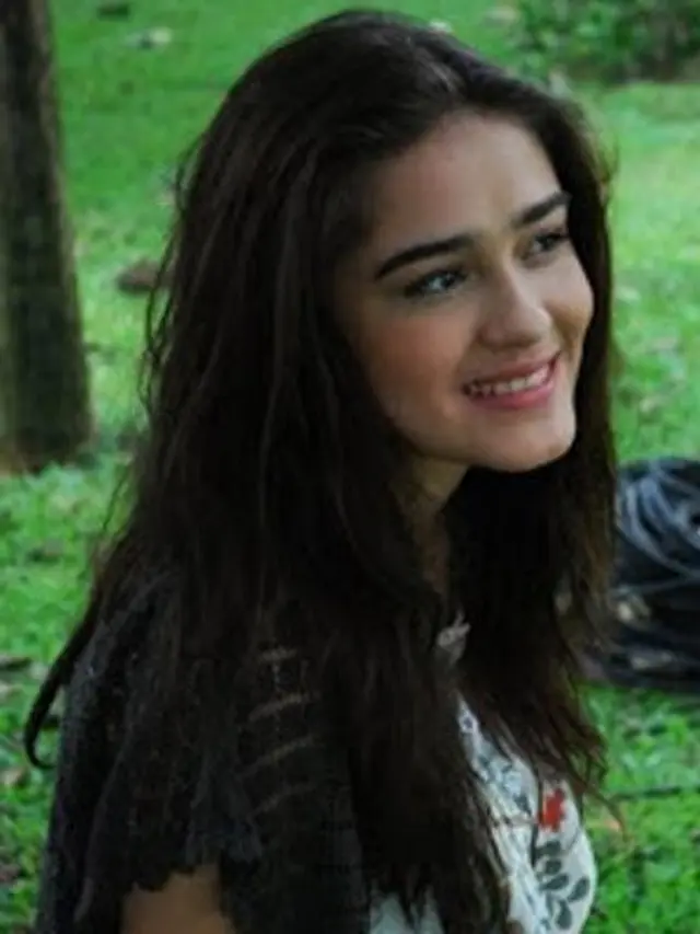 [Bintang] Yasmine Wildblood