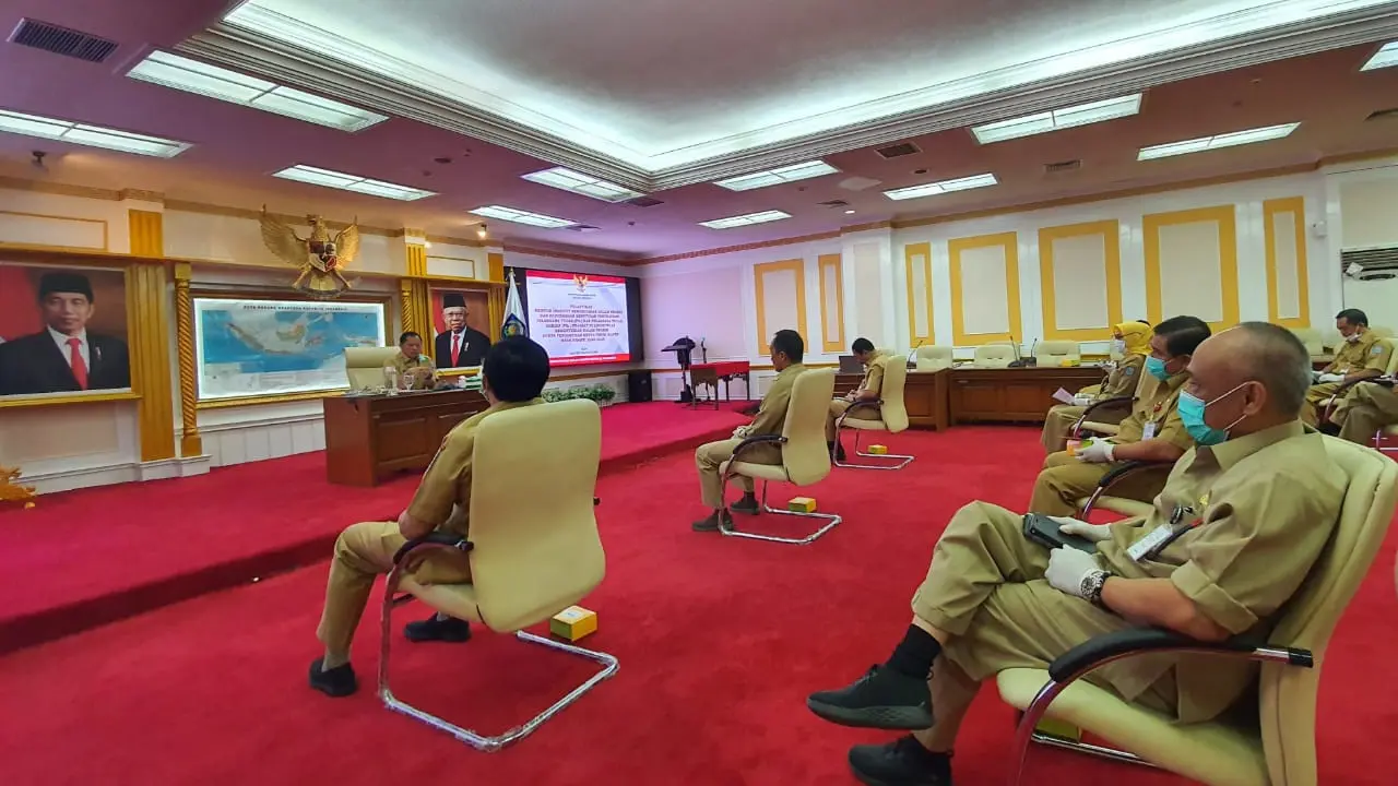 Rapat pejabat Kemendagri di tengah pandemi virus corona Covid-19