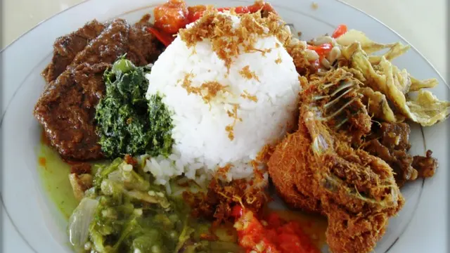 Tips Memilih Menu Sehat di Rumah Makan Padang