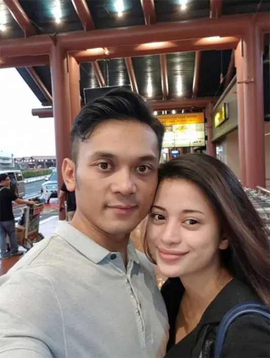 Tidak suka dengan cowok tengil itulah kesan pertama saat Angie Virgin ketemu dengan Habibi Syaaf. Lelaki yang kini menjadi suaminya. Pertemuan pertama tidak ada kesan apa-apa. (dok. Pribadi)