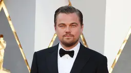 Aktor Leonardo DiCaprio saat menghadiri ajang penghargaan Piala Oscar 2016 di Hollywood, California, Minggu (28/2). Pria 41 tahun itu menjadi nominator Best Actor untuk aktingnya di film The Revenant. (REUTERS/Lucy Nicholson)
