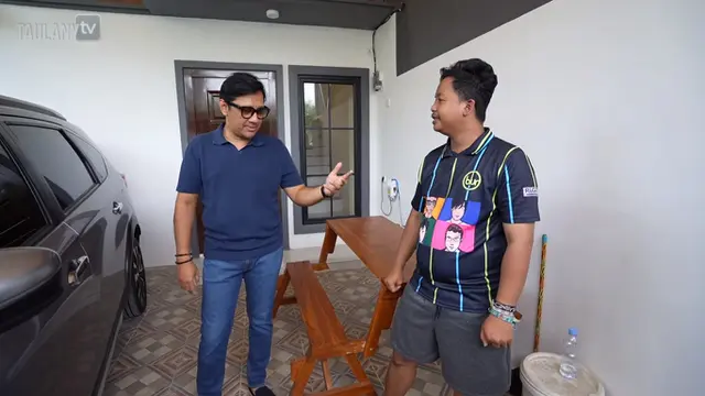 Rumah Mewah Baru Dustin Tiffany
