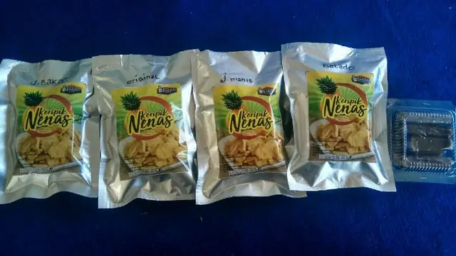 Ragam keripik nanas yang diproduksi kelompok tani di Desa Pagaruyung, Kabupaten Kampar, Riau.