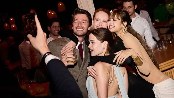 Potret Menawan Lisa BLACKPINK di Gala Premiere. (instagram/lalalalisa_m)