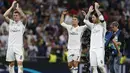 Para pemain Real Madrid merayakan kemenangan atas Atletico Madrid  pada laga leg pertama semifinal Liga Champions di Santiago Bernabeu stadium, Madrid, ( 2/5/2017). Real Madrid menang 3-0. (AP/Francisco Seco)