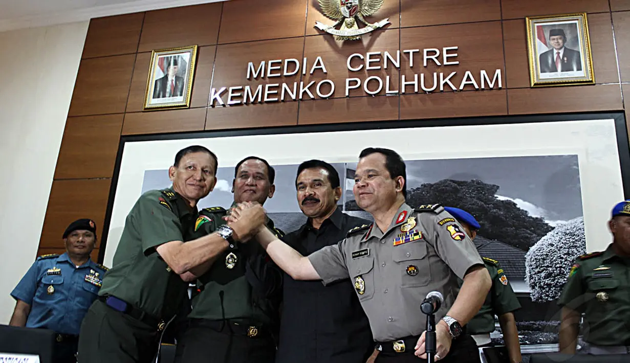 Bentrok antara TNI dan Brimob di Batam terjadi 21 September 2014 lalu. Penggerebekan penimbunan BBM yang dilakukan aparat kepolisian berujung ricuh. Empat anggota TNI tertembak dalam kasus ini. (Liputan6.com/Faizal Fanani)