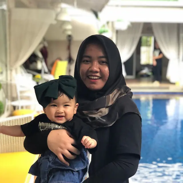 5 Potret Lala Pengasuh Rafathar saat Momong Zayn dan Zunaira, Penuh Kehangatan