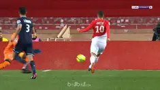 Juara bertahan Monaco memangkas jarak dengan Pari Saint Germain yang memuncaki klasemen menjadi 14 poin setelah bangkit mengalahka...
