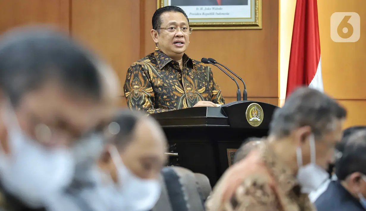Ketua Majelis Permusyawaratan Rakyat (MPR) Bambang Soesatyo memberikan sambutan pada Focus Group Discussion (FGD) bekerjasama dengan Brain Society Centre di Ruang Delegasi Lantai 2 Gedung Nusantara IV MPR, Jakarta, Kamis (1/12/2022). Diskusi tersebut bertema "Kebijakan Bank Tanah Dalam Perspektif Konsep dan Implementasi Untuk Mewujudkan Keadilan Sosial Berdasarkan UUD 1945." (Liputan6.com/Angga Yuniar)