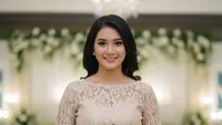 8 Rekomendasi Model Baju Bridesmaid Rok dan Atasan Simpel tapi Tetap Mewah