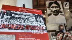 Koleksi foto arsip tentang sejarah Indonesia yang ditampilkan dalam pameran Indonesia Bergerak 1900-1942 (Revamped) di Gedung Arsip Nasional, Jakarta Selasa (15/12/2020). Pameran tersebut digelar oleh KITLV, Galeri Foto Jurnalistik Antara, ANRI, dan Perpustakaan Nasional. (merdeka.com/Iqbal Nugroho)