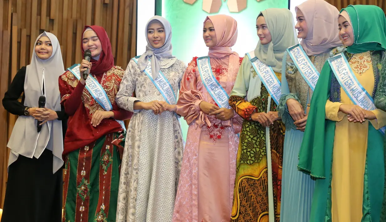 Selain itu Yenny mengatakan bahwa penilaian sudah dilakukan sejak karantina berlangsung sampai malam final nanti. Kriteria yang dicari para dewan juri adalah terkait dengan ahlak, bakat, dan juga cantik. (Adrian Putra/Bintang.com)