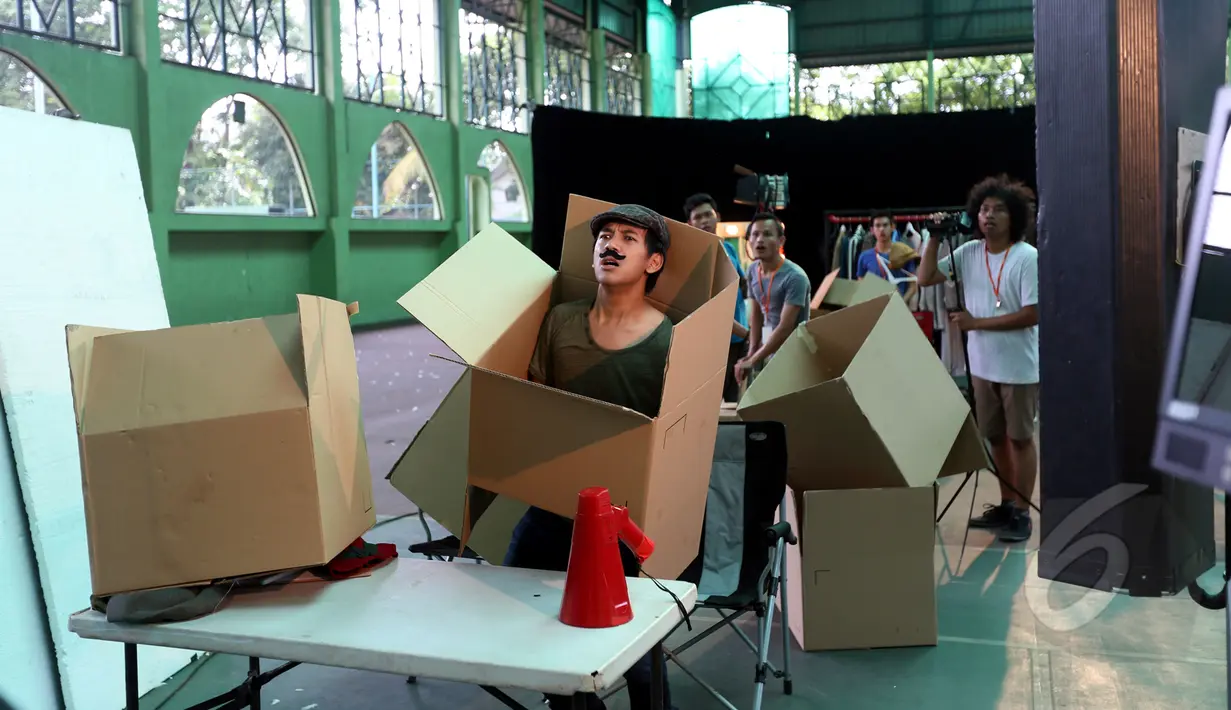 Grup musik d'Masiv kembali terlibat pembuatan video klip terbaru untuk single berjudul "Pede" di kawasan Kebayoran Baru, Jakarta, Kamis (5/3/2015). (Liputan6.com/Panji Diksana)
