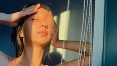 Aktris yang pernah dijuluki miss meme Indonesia ini selalu abadikan aktivitasnya di Instagram. Seperti saat ia unggah foto usai bangun tidur. Netizen pun tetap terpesona meski Clairine Clay memperlihatkan penampilannya yang natural dan masih tampak muka bantal. (Liputan6.com/IG/@clairineclay)