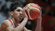 Bagaimana Cara Melakukan Gerak Melempar Bola Basket Melalui Atas Kepala dengan Teknik yang Tepat