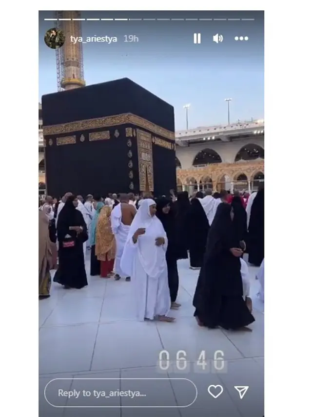 8 Momen Tya Ariestya dan Suami Jalani Umrah, Penuh Haru Bahagia