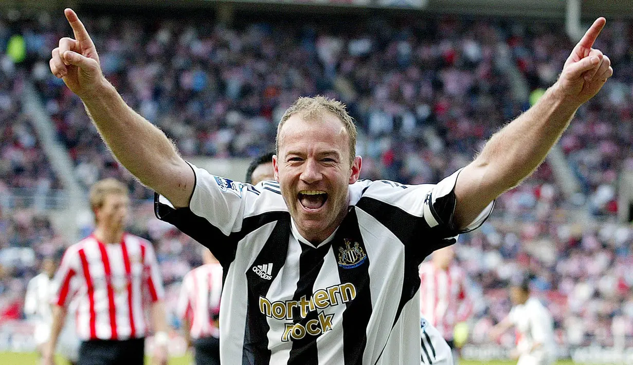 4. Alan Shearer (Newcastle United) - Shearer merupakan pemain dengan torehan gol terbanyak dalam sejarah Premier League dengan 260 gol. Striker legendaris itu sukses menyabet 3 kali gelar top skor Liga Inggris. (AP/Scott Heppell, File)