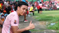 Kiper Persiba Balikpapan, Gerry Mandagi, menyoroti regenerasi pemain di Sulawesi Utara yang terkesan lambat. (Bola.com/Robby Firly)