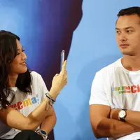 Film Ada Apa Dengan Cinta (AADC) 2, mendapat sambutan antusias dari masyarakat. Dalam film sekuel ini, ada adegan ciuman mesra Dian Sastrowardoyo dengan Nicholas Saputra. (Deki Prayoga/Bintang.com)