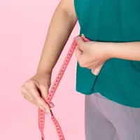 Program diet dijalankan untuk menurunkan berat badan, terdapat banyak cara yang bisa dilakukan. Sahabat Fimela tentunya harus memilih yang minim resiko. (Foto: Freepik/KamranAydinov)