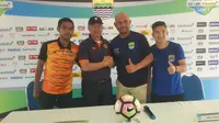 Konfrensi pers Persib Bandung vs Persegres Gresik United (Liputan6.com / Kukuh Saokani)