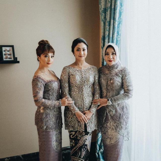 6 Momen Nikita Willy Dampingi Adik saat Lamaran, Penuh Haru Bahagia