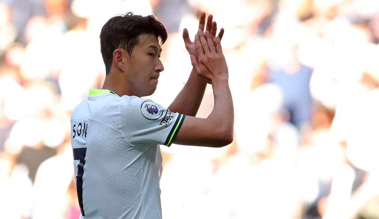 <p>Nama kedua ada Son Heung-min. Musim lalu, pria asal Negeri Gingseng tersebut berhasil menjadi top skor Liga Inggris bersama Mohamed Salah. Namun, pemandangan kontras terjadi pada musim ini. Hingga pekan ketiga, Son belum mampu mencetak satupun gol untuk Tottenham Hotspur. Meskipun begitu, The Lilywhites mampu menduduki peringkat keempat dengan meraih dua kemenangan dan satu hasil imbang. (AFP/Chris Radburn)</p>