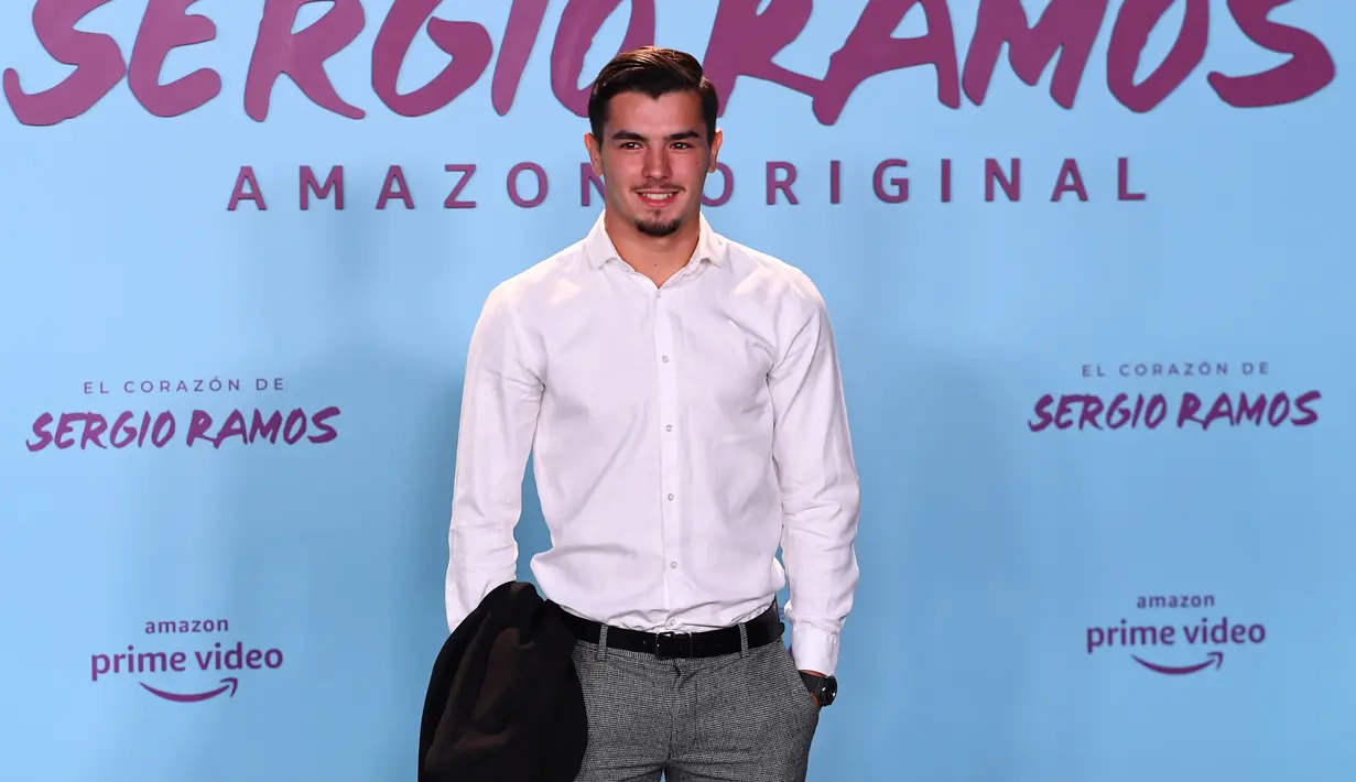 Gelandang Real Madrid, Brahim Diaz  berpose menghadiri pemutaran perdana film dokumenter otobiografi bek Real Madrid Sergio Ramos "El Corazon de Sergio Ramos" (hati Sergio Ramos) di Madrid, Spanyol (10/9/2019). (AFP Photo/Gabriel Bouys)