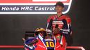 Pebalap MotoGP Honda Racing Corporation (HRC), Luca Marini saat menghadiri launching motor baru untuk MotoGP 2025 di pabrik PT Astra Honda Motor (AHM) di Cikarang, Jawa Barat pada Sabtu (1/2/2025). (Bola.com/M. Iqbal Ichsan)