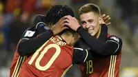 Pemain Belgia, Thorgan Hazard (kanan), merayakan gol ke gawang Siprus pada laga Kualifikasi Piala Dunia 2018 di Brussels, Selasa (10/10/2017). (AFP/John Thys)