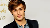 Douglas Booth, Pacar Baru Taylor Swift?