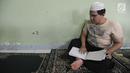 Semangat santri tunanetra belajar membaca Alquran braile di Pesantren Raudlatul Makfufin, Serpong, Tangsel, Banten, Rabu (23/5). Selain mencetak Alquran braile, pesantren ini juga memberi pengajaran kepada santri tunanetra. (Merdeka.com/Arie Basuki)