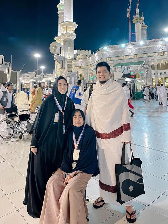 6 Artis Tanah Air Tunaikan Ibadah Haji 2023, Sahrul Gunawan Bareng Dine Mutiara