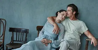 Angelina Jolie dan Brad Pitt terkenal dengan kemesraan dan keromantisan yang kerap mereka tunjukan di setiap kesempatan. Bukan hanya dalam aktingnya di sebuah judul film, di kesehariannya pun juga selalu terlihat. (Instagram/angelinajolieofficial)