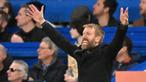 Apa yang menjadi keraguan para fans Chelsea setelah Graham Potter ditunjuk mengisi kursi panas pelatih The Blues yang ditinggalkan Thomas Tuchel akhirnya terbukti. Sang pelatih asal Inggris yang musim lalu membawa Brighton finis di peringkat ke-9 nyatanya tak kuasa mengusung nama besar Chelsea sebagai salah satu klub big six di musim 2022/2023 ini. Dalam 14 laga terakhir, Chelsea hanya dibawanya mengecap dua kali kemenangan, 6 hasil imbang dan 6 kali kalah. Teranyar Chelsea baru saja takluk 0-1 di pekan ke-24 (18/2/2023) dari tim juru kunci, Southampton, yang justru mampu mengalahkan The Blues dua kali pada musim ini. Tekanan pun sangat terasa pada sosok Graham Potter dalam beberapa ekspresinya yang tertangkap kamera berikut ini. (AFP/Glyn Kirk)
