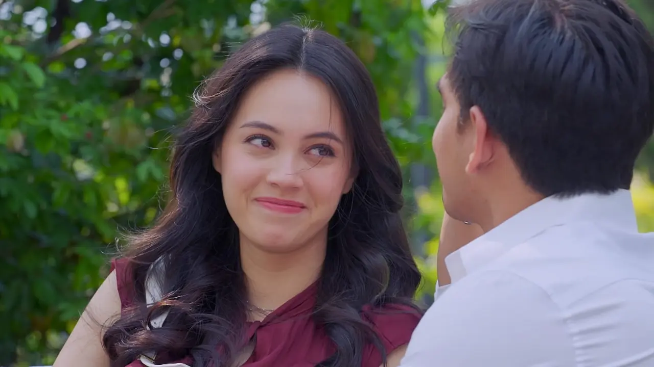 Di Antara Dua Cinta