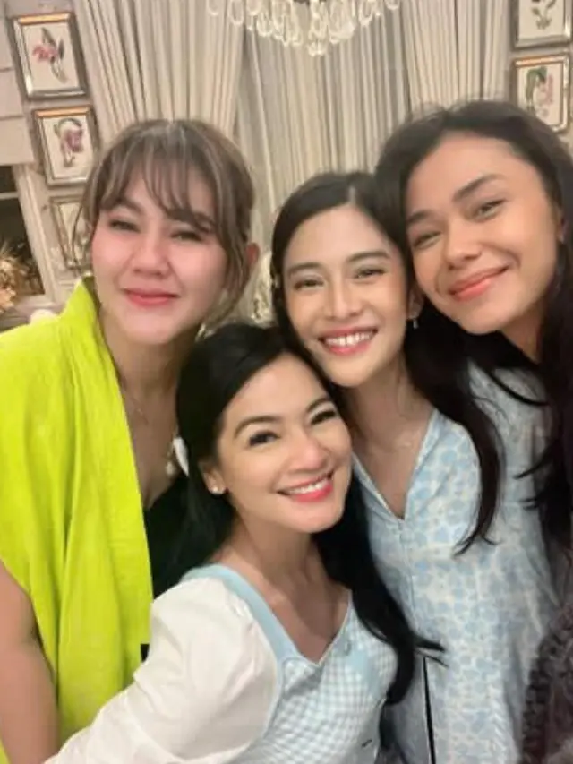 Potret geng AADC bertemu kembali (Sumber: Instagram/titi_kamall)