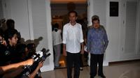 Kamis (28/8/14), Presiden Jokowi dan wakil presiden Jusuf Kalla untuk pertama kalinya rapat bersama di Rumah Transisi. (Liputan6.com/Miftahul Hayat)