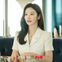 Lee Joo Bin dalam drakor Queen of Tears. (tvN via Soompi)