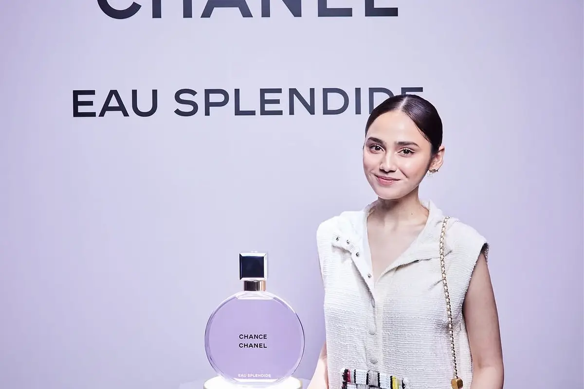 Gaya Elegan dan Clean Syifa Hadju Hadiri Acara Peluncuran Parfum Terbaru Chanel di Tokyo