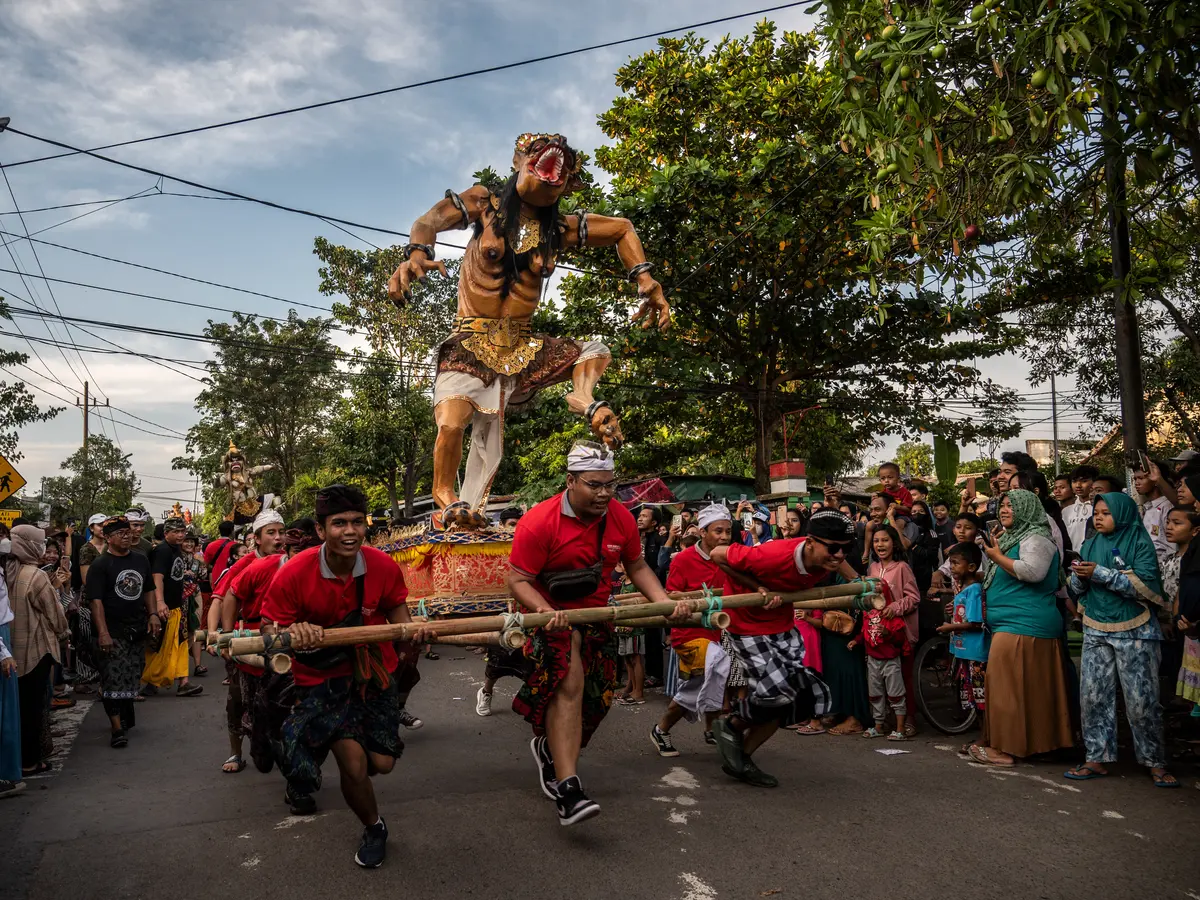 Pawai Ogoh-Ogoh di Kawasan Pura Segara Surabaya Jelang Hari Raya Nyepi -  Photo Liputan6.com