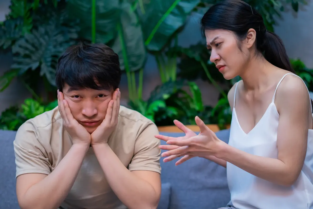 perempuan dan pasangan 28 juni tengkar