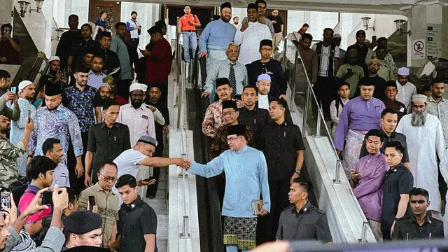 Cawapres nomor urut 3, Mahfud Md bertemu dengan Perdana Menteri (PM) Malaysia Dato Seri Anwar Ibrahim, Jumat (8/12/2023). (