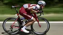 Pebalap Jerman, Nils Politt, memacu sepedanya saat stage ketiga balapan Tour de France di Longwy, Prancis, Minggu (2/7/2017). Stage ketiga menempuh kota Verviers,  Belgia hingga Longwy, Prancis yang berjarak 212,5 kilometer. (AFP/Philippe Lopez)